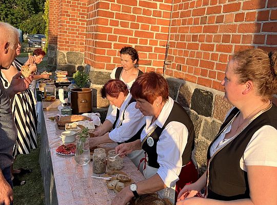 Piesza pielgrzymka Dekanatu Gniewińskiego w święto Matki Bożej Nieustającej Pomocy